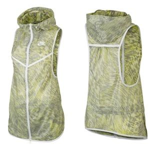 Nike Women's Tech Hyperfuse Running Jacket